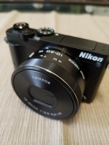 Nikon 1 J5 標準ズームレンズ ブラック ケース付き
