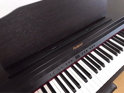 【電子ピアノ】ローランド RP401R 2015年製 (高低イス、取説、ヘッドホン付) 美品⭐︎