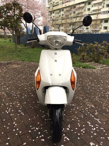 優れたエンジン。スズキ、レッツ5、空冷バイク、両方のタイヤは新品です。バッテリーは新品です。