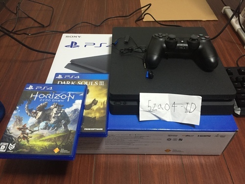 PS4＋ソフト２販売します。