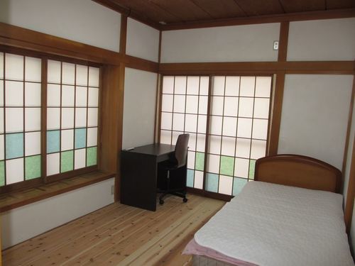 千葉の成田駅から徒歩8分で3 7万円の駅近シェアハウス 照明や内装にこだわりがあるので 自分の空間を大切にしたい人にオススメです きのこくらぶ 成田のシェアハウスの不動産 住宅情報 無料掲載の掲示板 ジモティー