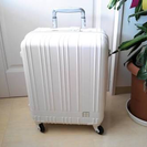 【値下げ】美品 2,3泊用 スーツケース ホワイト