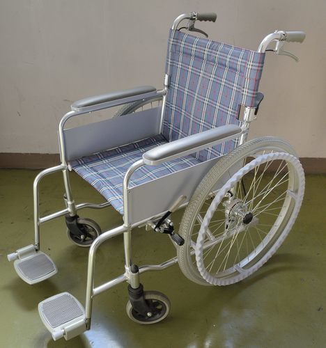 介護 用品 美品☆アルミ折りたたみ式 車椅子