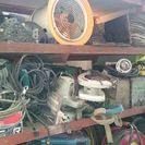 重量物搬入工具、電動工具、その他倉庫内の整理をしています。
