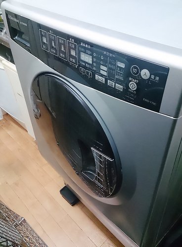 【売却済】Electrolux ドラム式洗濯乾燥機 7kg EWD-Y70C