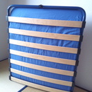 木製・折り畳みシングルベッド（イタリア製）