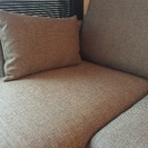 新しくておしゃれなカウチソファです