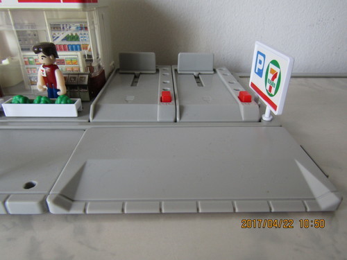 お問い合わせ中 トミカタウンセブンイレブンコンビニミニカー駐車場パーキング付き人形あり やまちゃん 池田のミニカーの中古あげます 譲ります ジモティーで不用品の処分