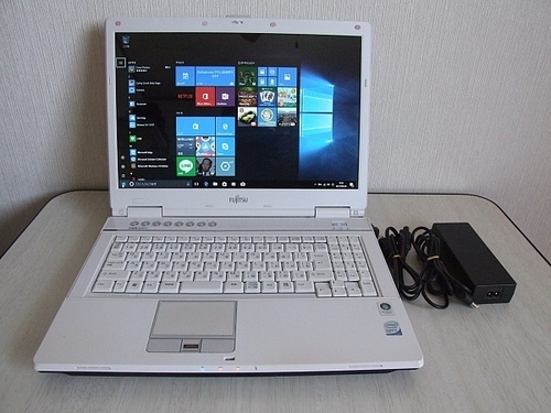 Fujitsu FMV-BIBLO NF/B70 ノートパソコン 2
