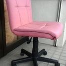 ピンクの椅子　二脚セット