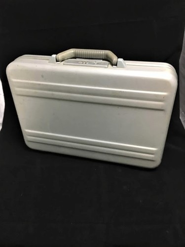 美品　zero halliburton ゼロ　ハリバートン　アタッシュケース　銀