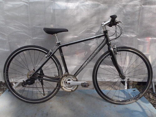 終了 GIANT クロスバイク　中古自転車　090
