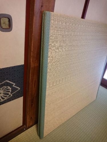 折り畳み出来る畳 ベット代わりに フローリングに 持ち運び 上野桜木引き渡し ２枚あります 火星人 台東の家具の中古あげます 譲ります ジモティーで不用品の処分