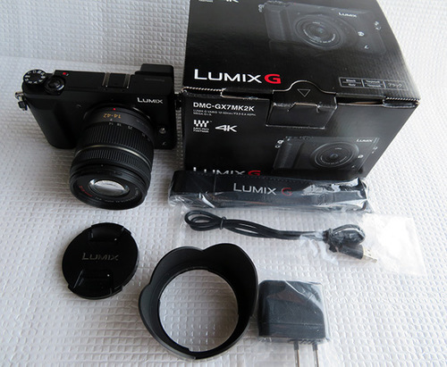 今一番人気のPanasonic GX7MK２レンズキットぼぼ新品