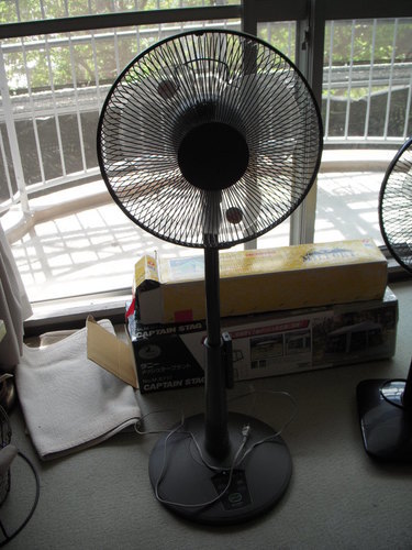 シャープ製　扇風機　リモコンあり