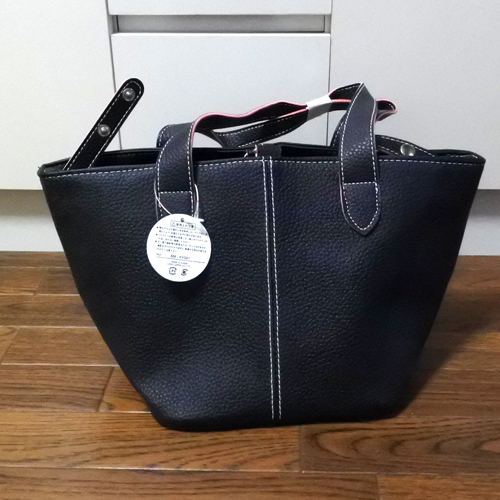 ピンクのアクセントのバッグ（未使用）