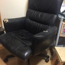 karimokuの革張り重役椅子(合皮？)。オフィスチェア差し上げます
