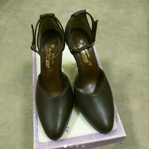 【送料込】ダンスシューズ　ARTESANAL タンゴ　23.5センチ　ブラウン　1030
