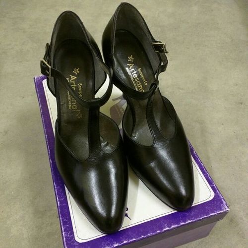 【送料込】ダンスシューズ　ARTESANAL タンゴ　23.2センチ　黒革　1028