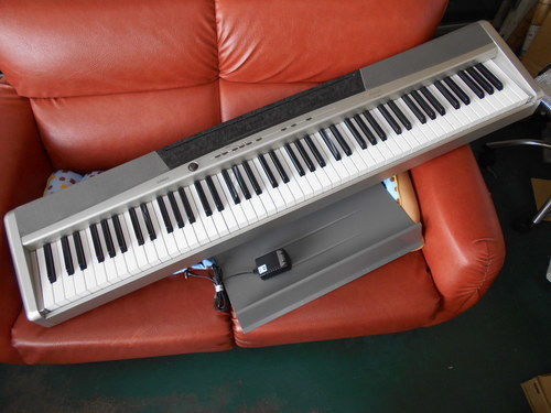 中古 電子ピアノ CASIO カシオ Privia プリヴィア PX-120 88鍵 2009年製。