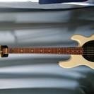 ミュージックマンのスティングレイです。