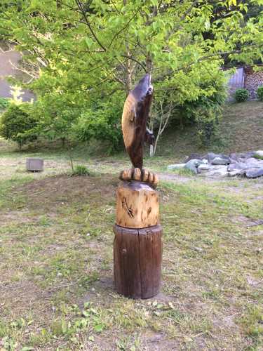 イルカ チェーンソー彫刻 自然素材 木材