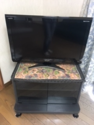 緊急値下げ！●SHARP AQUOS（液晶テレビ　32インチ）とテレビ台●引き取りのみ（5/7 - 5/9)受渡し