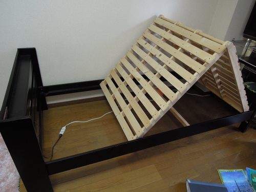 値下げ シングルベッド 黒 ニトリ 棚付きスノコフレーム 12年6月購入 パンダパンチ 川崎のベッド シングルベッド の中古あげます 譲ります ジモティーで不用品の処分