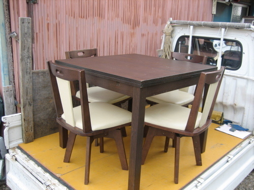 IKEA2人掛け～4人掛け出来るダイニングテーブルとイス4客　中古