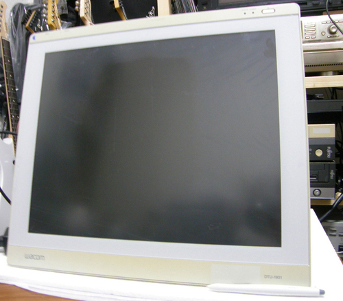 液晶タブレット WACOM DTU-1931　ノークレーム・ノーリターンで　※着払いで発送可