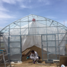 ビニールハウス及び水耕栽培ベッドの組み立て作業の補助