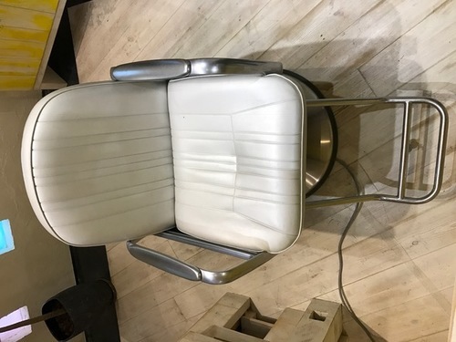 【全国配送OK】タカラベルモント キャデラ 電動式 セット椅子 カットチェア 美容室 中古