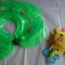 赤ちゃんの浮き輪(入浴用)とおもちゃ