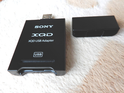 レキサー XQD　2933x 128GB　と　SONY製USBアダプター　QDA-SB1