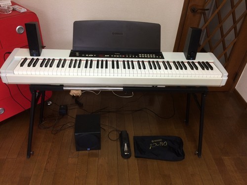 電子ピアノ（YAMAHA８８鍵) 売ります。スピーカー・ウーファー・スタンド・ペダル込み、椅子なし、引き取り限定
