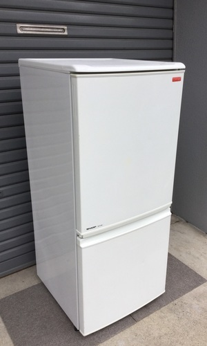『2年保証』 美品・シャープ・冷凍冷蔵庫・137L・どっちもつけかえドア 冷蔵庫