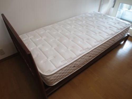 日本ベッド シルキーポケット レギュラー マットレス シングルサイズ ベッドフレーム付 Hiro 高田馬場のベッド シングルベッド の中古あげます 譲ります ジモティーで不用品の処分
