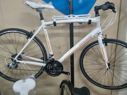 型落ち　激安　長身の方にオススメBIANCHI　クロスバイク　CAMELEONTE1　アルミフレーム　2016年
