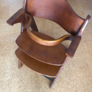 幼児用の成長に合わせて使える木製椅子