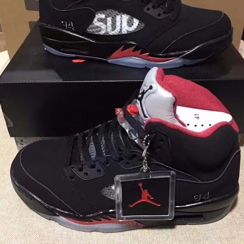 スニーカー Supreme x Air Jordan 5