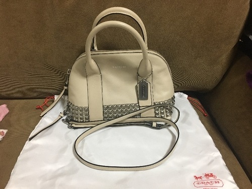 おまけ付き！COACH コーチ スタッズ 2wayバッグ ホワイト系