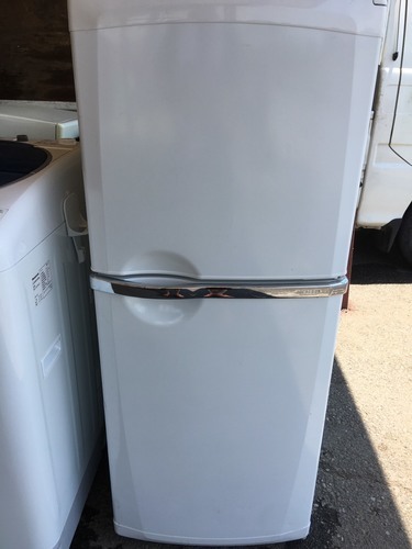 三菱ノンフロン冷凍冷蔵庫136ℓ　２００４年