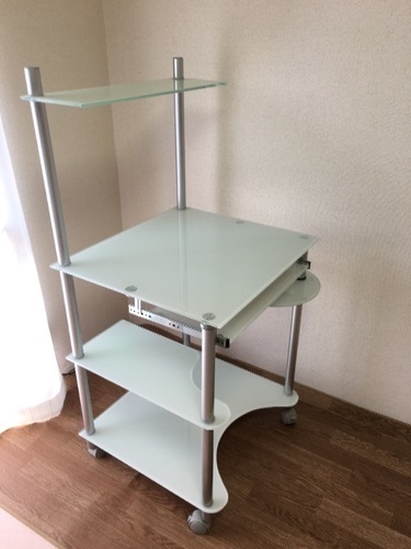 ニトリ ガラス製pcラック Hoshun 江東のテーブル パソコンデスク の中古あげます 譲ります ジモティーで不用品の処分