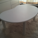 白いローテーブルです。取れない汚れ、表面の皺有り