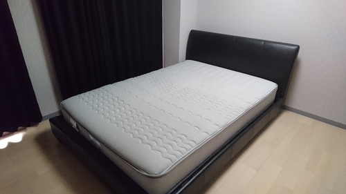 ダブルベッド　売ります。