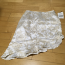 【新品】薔薇柄のオシャレなスカート