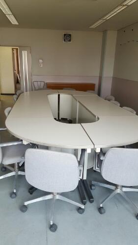 オフィス用会議テーブルと椅子セット