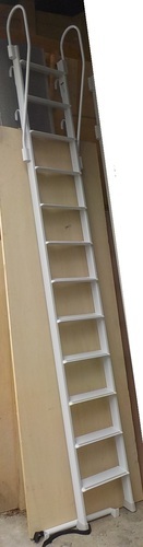 ロフトへ上るハシゴです。高さ270cm用です。