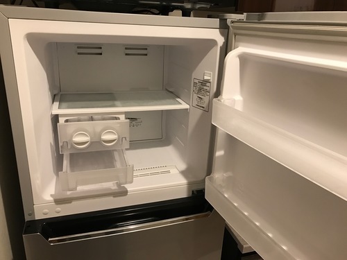 2016年製　ハイセンス 2ドア冷蔵庫 （227L）シルバー