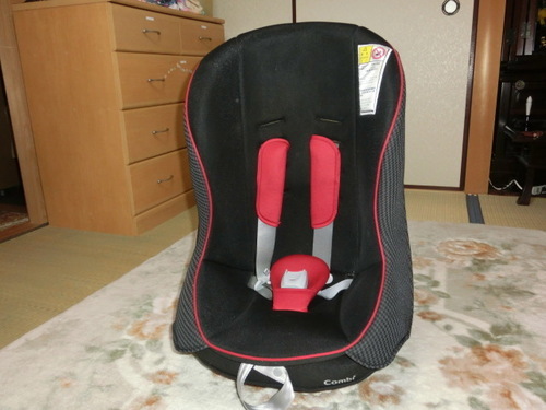 コンビ　チャイルドシート　ほぼ新品